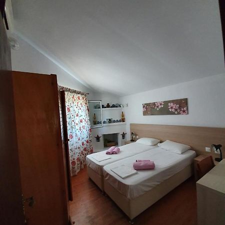 Dionisos Studios And Apts Skiathos Koukounaries Eksteriør billede