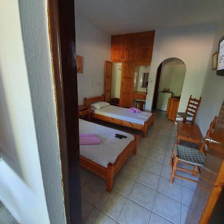 Dionisos Studios And Apts Skiathos Koukounaries Eksteriør billede
