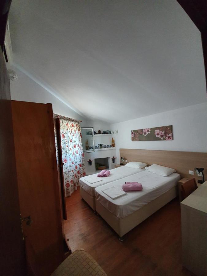 Dionisos Studios And Apts Skiathos Koukounaries Eksteriør billede