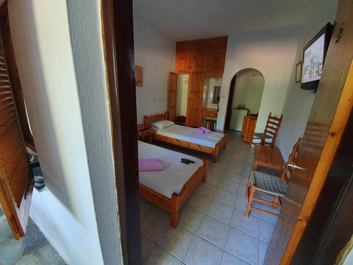 Dionisos Studios And Apts Skiathos Koukounaries Eksteriør billede