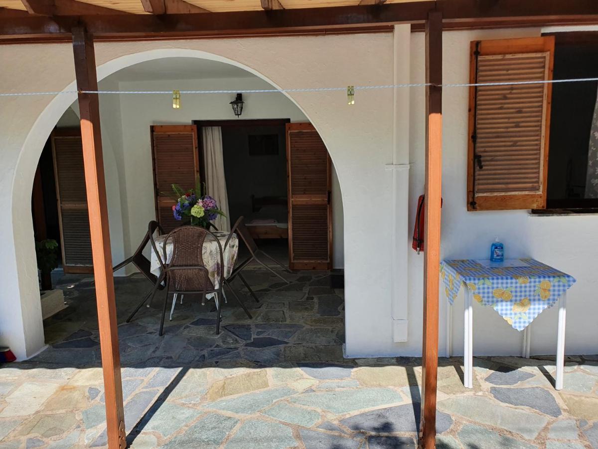 Dionisos Studios And Apts Skiathos Koukounaries Eksteriør billede