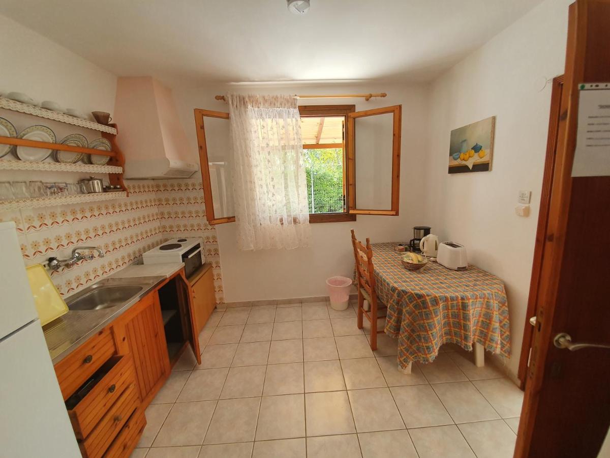 Dionisos Studios And Apts Skiathos Koukounaries Eksteriør billede