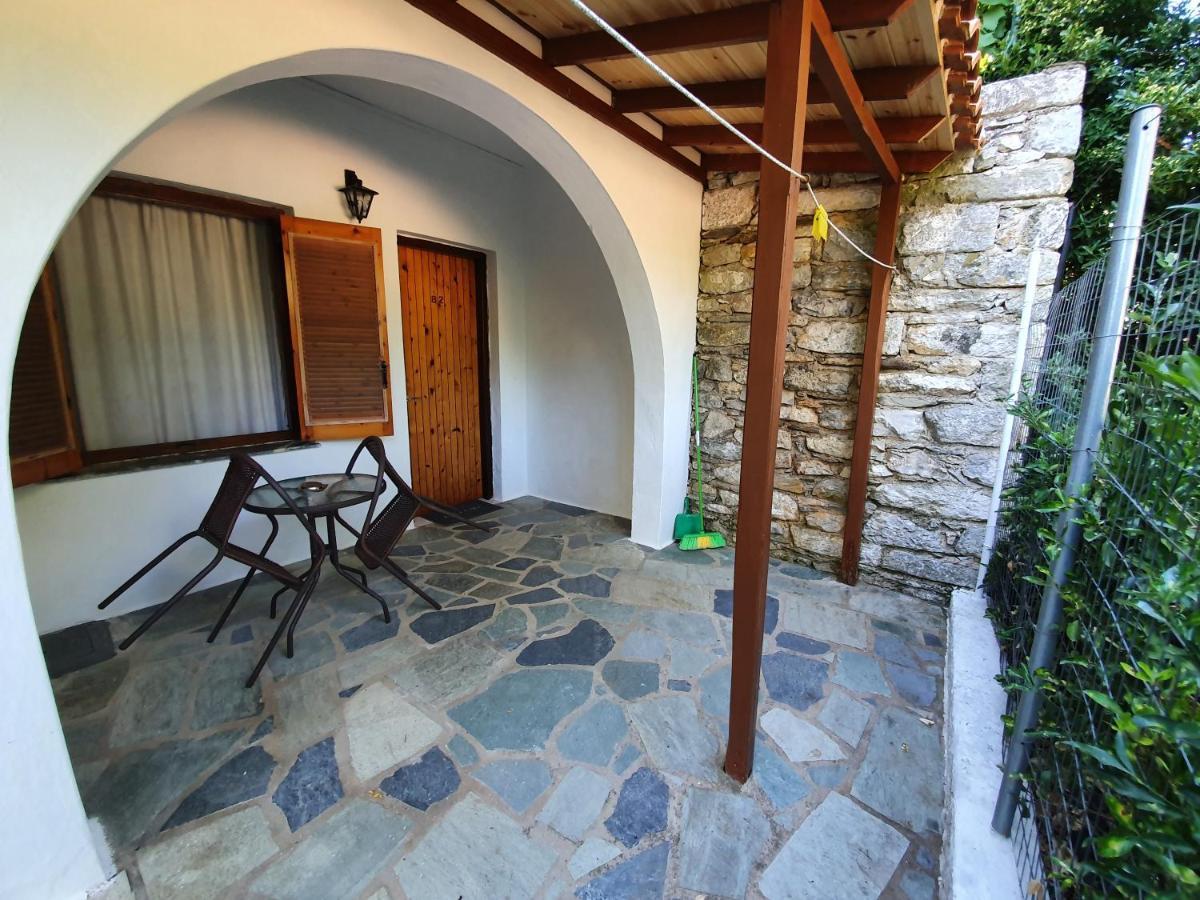 Dionisos Studios And Apts Skiathos Koukounaries Eksteriør billede