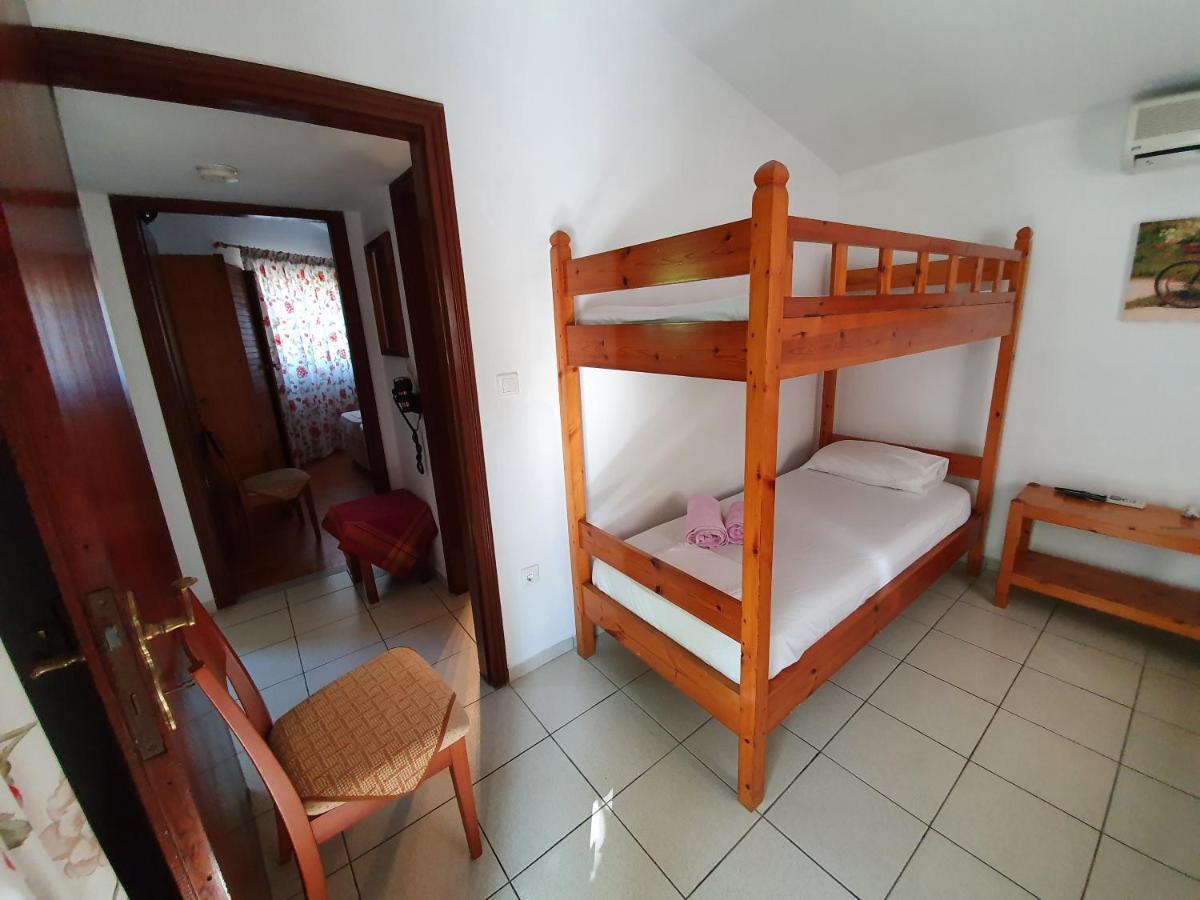 Dionisos Studios And Apts Skiathos Koukounaries Eksteriør billede
