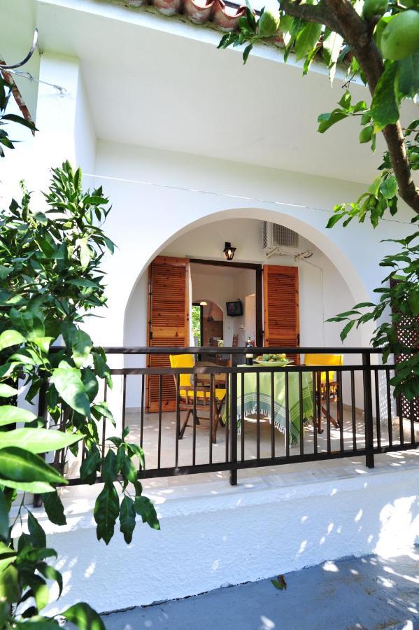Dionisos Studios And Apts Skiathos Koukounaries Eksteriør billede