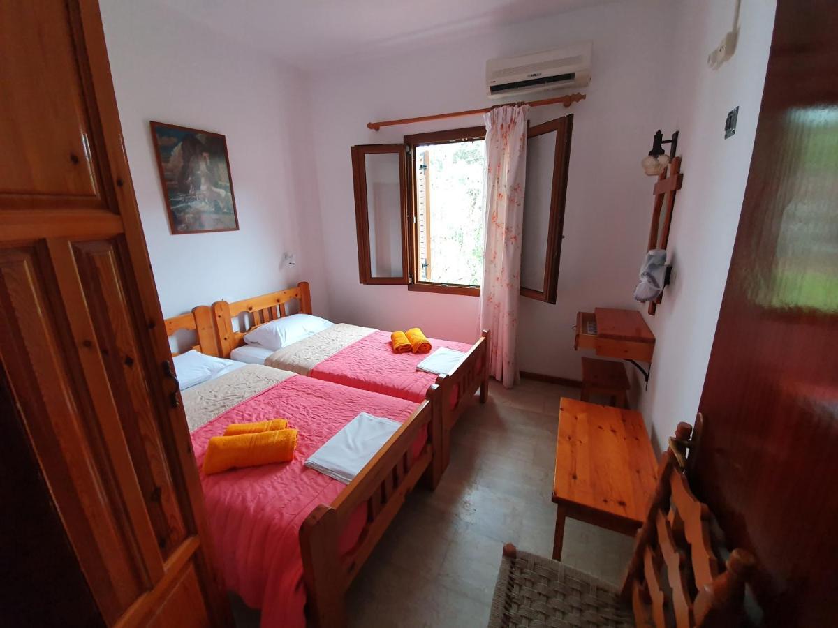 Dionisos Studios And Apts Skiathos Koukounaries Eksteriør billede
