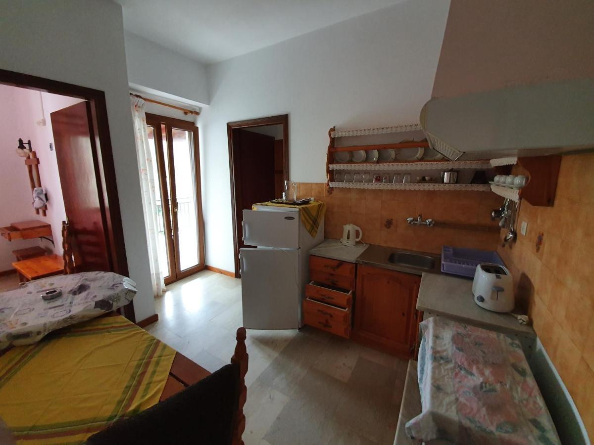 Dionisos Studios And Apts Skiathos Koukounaries Eksteriør billede